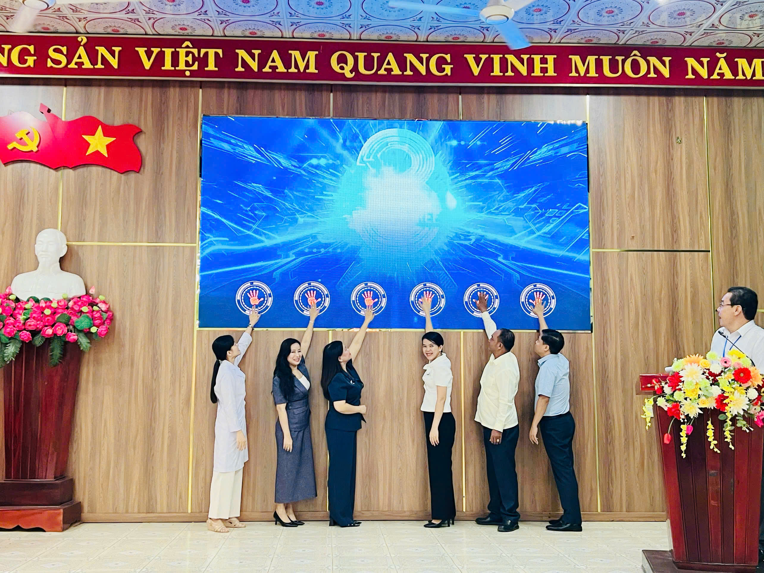 Đồng Tâm phát động khám sức khỏe định kỳ, khám sàng lọc miễn phí và cập nhật Sổ sức khỏe điện tử trên VNEID