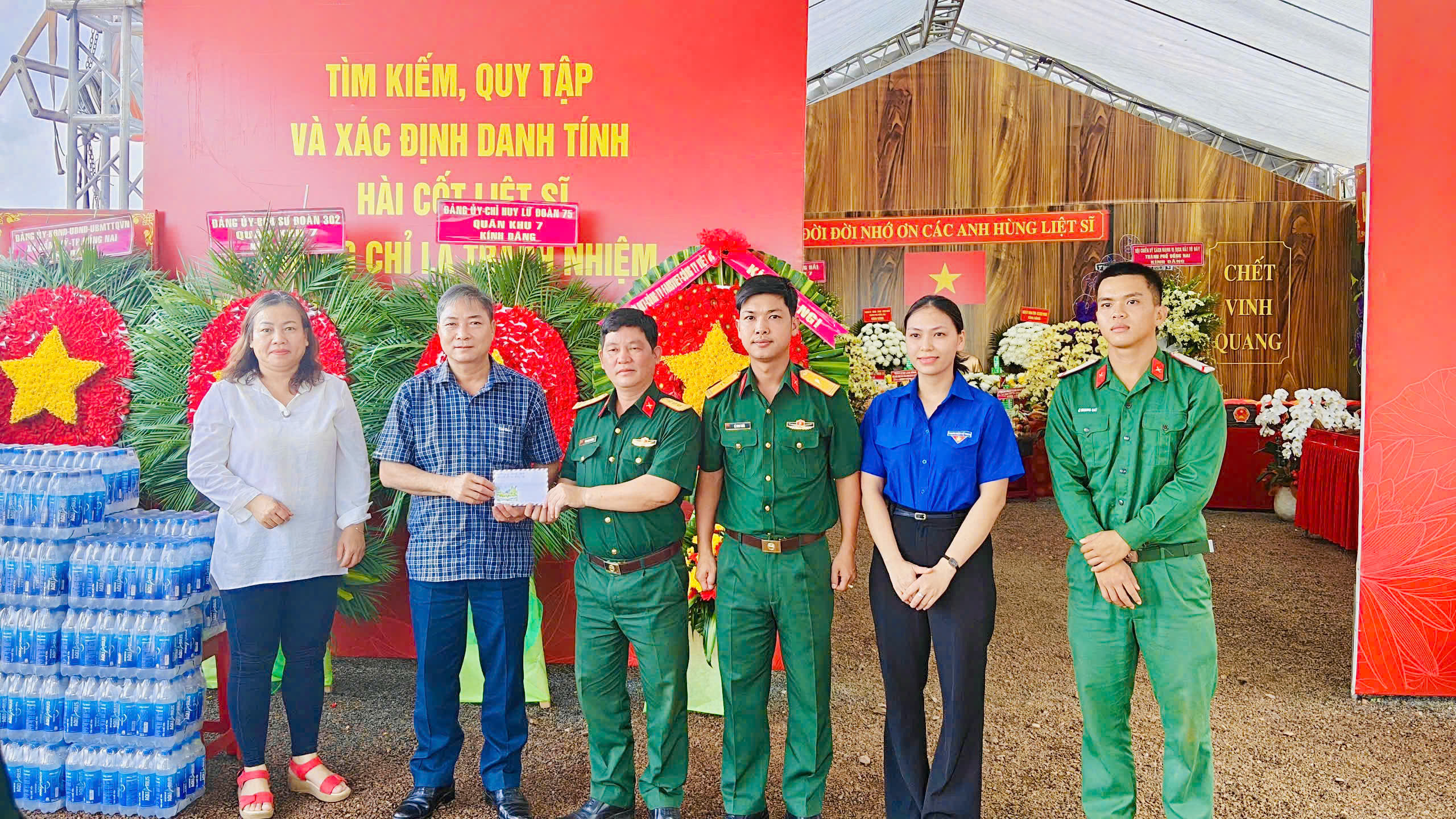 Lãnh đạo xã Đồng Tâm thăm, động viên Đội quy tập hài cốt liệt sĩ tại xã Minh Đức