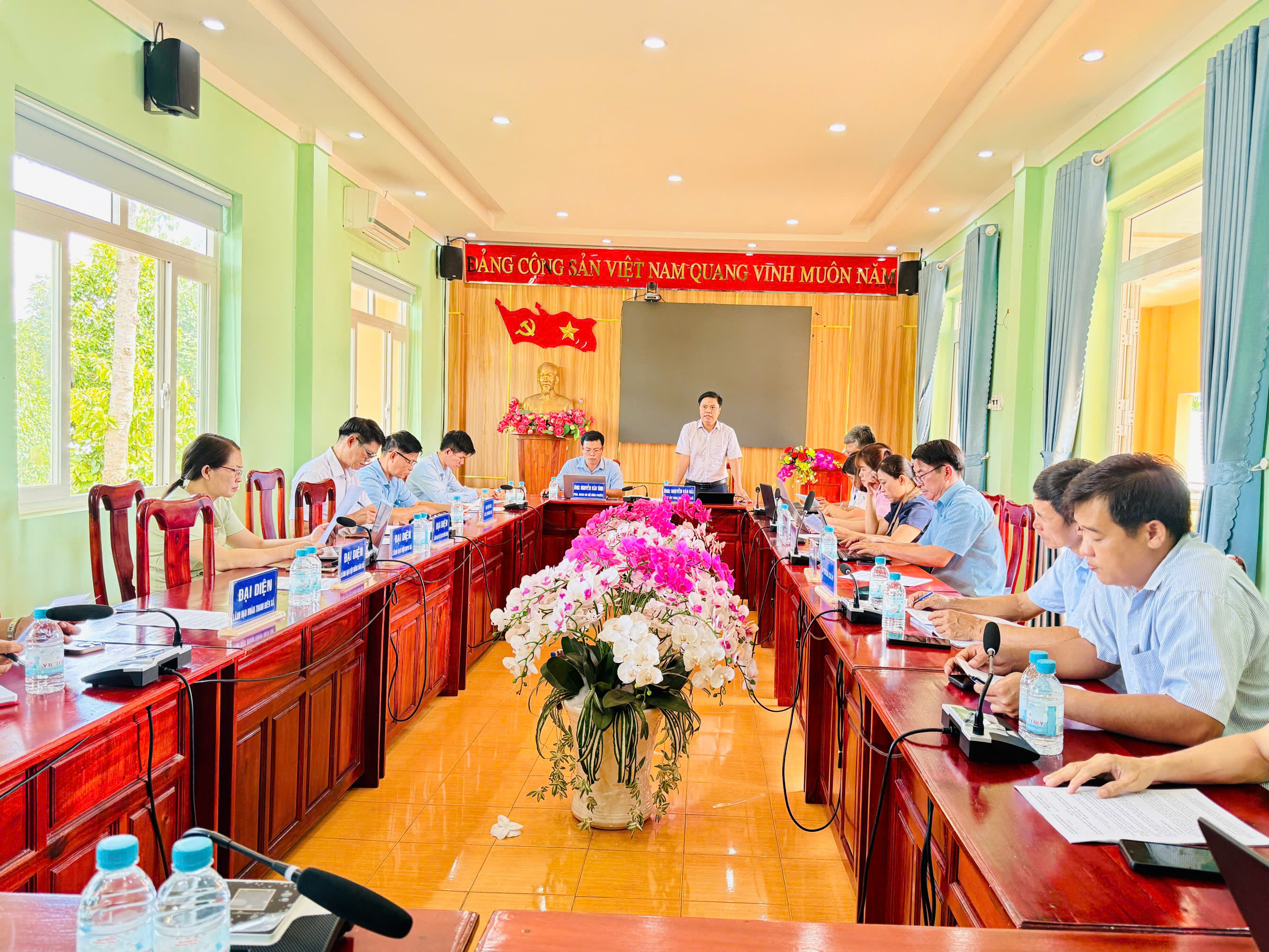 Xã Đồng Tâm họp giao ban, tìm giải pháp phát triển người tham gia BHXH, BHYT, BHTN